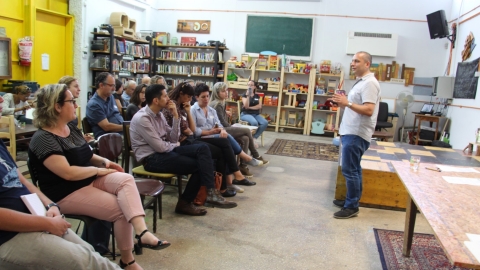 הרצאתו של איתי צחר מנכל עיריית כפר סבא. צילום - פורום ה-15.jpg